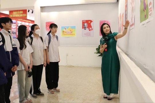 Khoảng 170 tác phẩm trưng bày triển lãm "70 năm Điện Biên Phủ - vang mãi bản hùng ca", tranh cổ động năm 2024