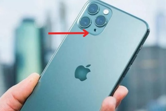 Lỗ tròn màu đen cạnh camera trên iPhone có tác dụng gì?