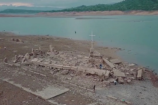 Lộ diện di tích 300 năm tuổi ở Philippines do hạn hán