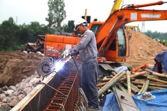 Gấp rút thi công đường trục Đông – Tây huyện Kim Thành giai đoạn 1