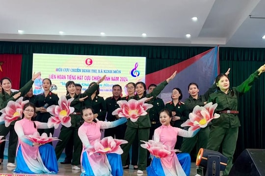 Sôi nổi Liên hoan tiếng hát cựu chiến binh thị xã Kinh Môn