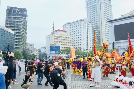 Hạ Long đón gần 50.000 lượt khách trong ngày nghỉ lễ đầu tiên