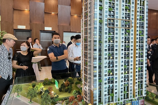 Tận dụng ngày nghỉ lễ, môi giới bất động sản ráo riết săn đón khách mua nhà