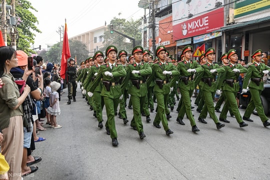 12.000 người hợp luyện diễu binh trên đường phố Điện Biên
