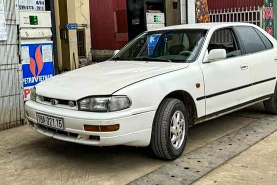 Giá 50 triệu đồng cho Toyota Camry 1997 gần 30 năm tuổi, có nên mua?