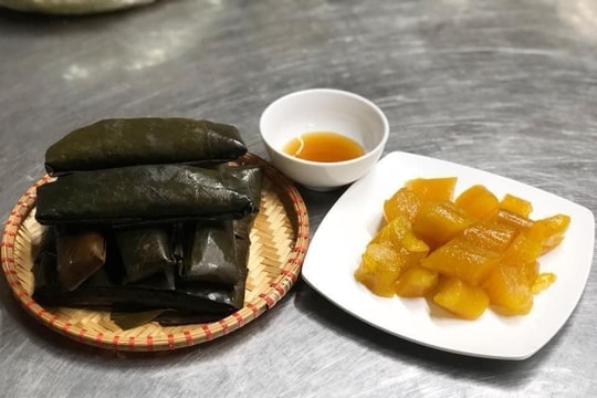 Thơm ngon bánh tro chấm mật