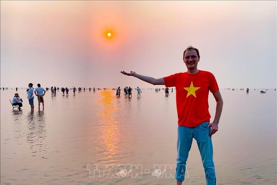 'Biển vô cực' ở Thái Bình hút khách dịp nghỉ lễ