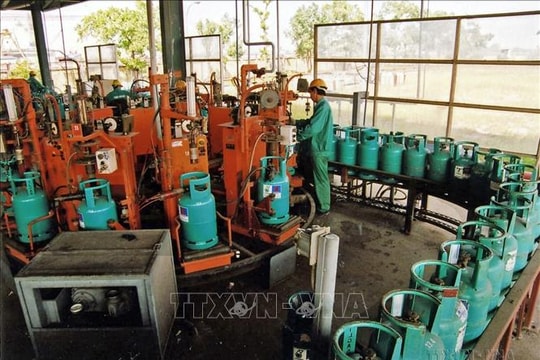 Giá gas bán lẻ trong nước giảm tháng thứ hai liên tiếp