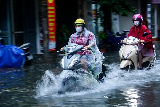 Dự báo miền Bắc đón 2 đợt không khí lạnh liên tiếp, mưa dông dài ngày