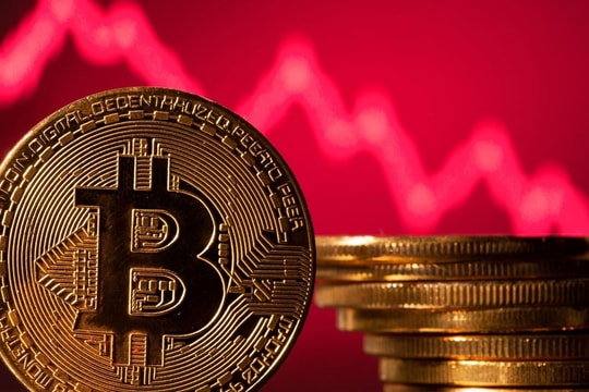 Giá Bitcoin lao dốc