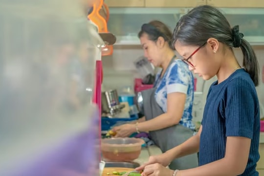 Giải mã "Hội chứng con gái đầu lòng"