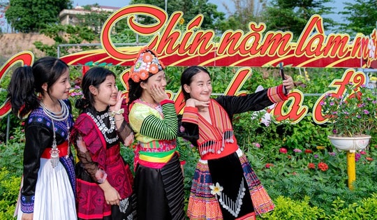 Thành phố Điện Biên Phủ rực cờ hoa trước thềm đại lễ 7/5