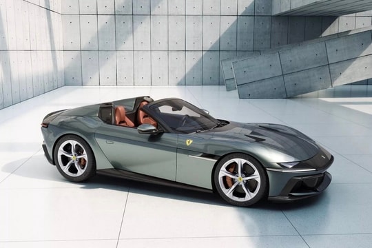 Siêu xe Ferrari 12Cilindri vừa ra mắt thế giới đã "lọt mắt xanh" Cường Đô la