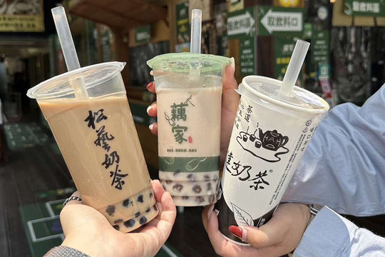 Hiệu ứng trà sữa và cái bẫy của người nghèo