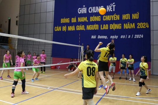 330 giáo viên Hải Dương thi đá bóng, đánh bóng chuyền hơi