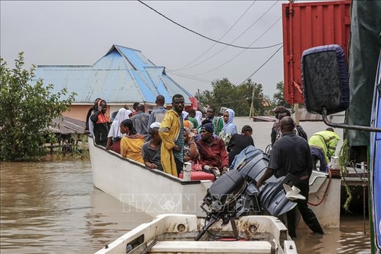 Tanzania và Kenya thiệt hại nghiêm trọng do bão nhiệt đới Hidaya