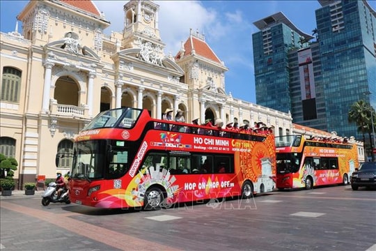 Du lịch hè 2024 "nóng" cả tour nội địa lẫn quốc tế