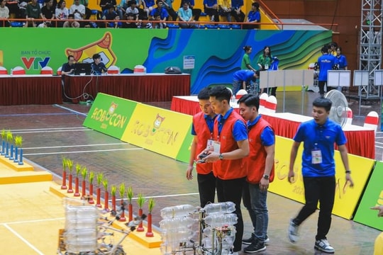 Cả 5 đội của Trường Đại học Sao Đỏ đều vào vòng chung kết Cuộc thi sáng tạo Robot Việt Nam