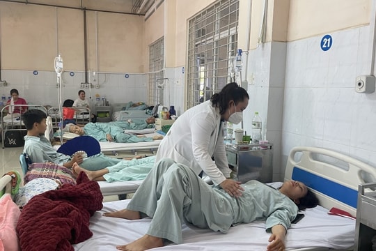 Nhiều người ở Thái Bình nhập viện nghi do ngộ độc thực phẩm sau khi ăn cỗ