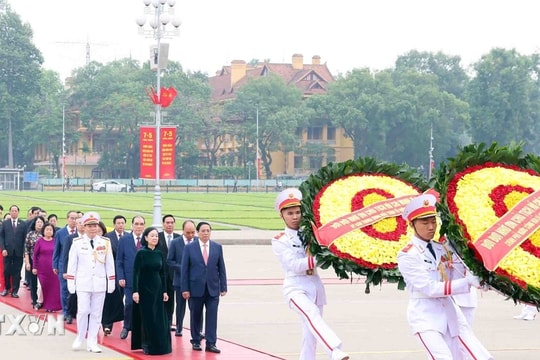 Lãnh đạo Đảng, Nhà nước vào Lăng viếng Bác nhân kỷ niệm 70 năm Chiến thắng Điện Biên Phủ