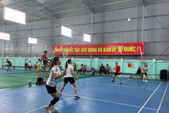 Trung tâm Y tế huyện và thị trấn Gia Lộc chia nhau 4 giải nhất cầu lông