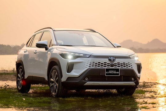 Toyota Corolla Cross 2024 ra mắt khách Việt
