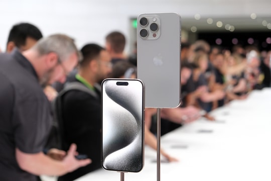 iPhone 15 Pro Max bán chạy nhất thế giới