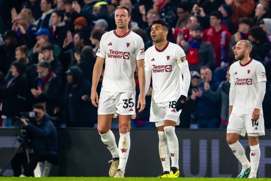 Man Utd thảm bại ở Ngoại hạng Anh