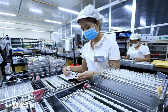 FDI flows strongly into manufacturing, real estate
