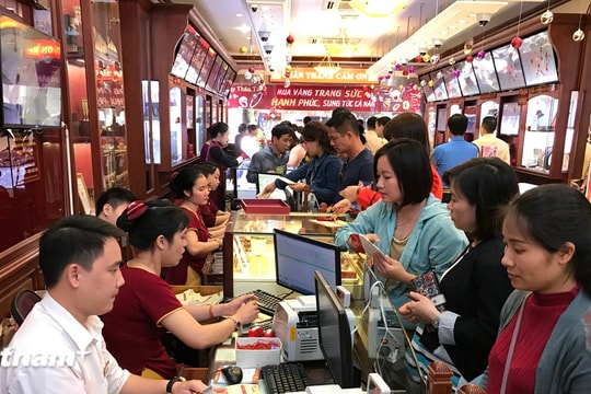 Giá vàng giảm mạnh