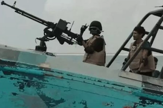 Houthi tuyên bố tấn công tất cả các tàu liên quan Israel