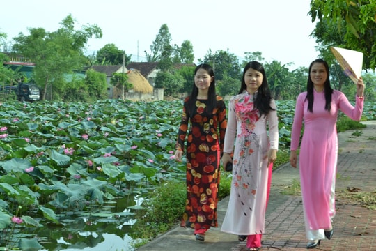 Làng Sen quê Bác thắm tình nước non