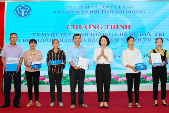 Niềm vui nhận lương hưu từ đóng bảo hiểm xã hội tự nguyện