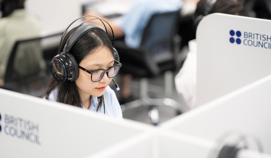 Ngoài IDP, Hội đồng Anh cũng cấp sai phép hơn 90.000 chứng chỉ IELTS, Aptis