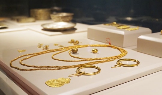 Ngắm 18 bảo vật quốc gia cùng bộ kim phẩm thờ Nữ tướng Lê Chân