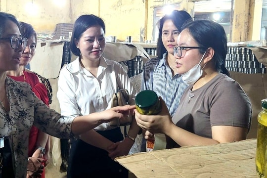 Đoàn doanh nghiệp Hải Dương xúc tiến thương mại, tham quan mô hình sản xuất tại Hưng Yên