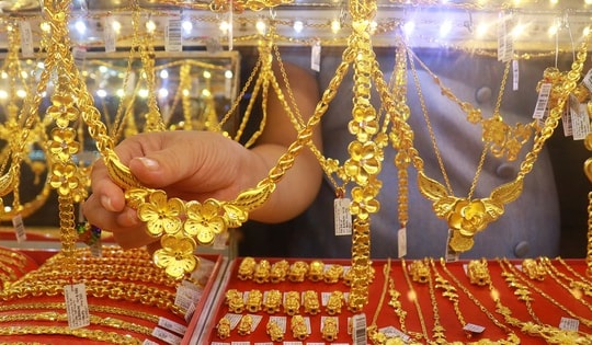 Cần giải pháp mạnh để kéo giá vàng hạ nhiệt
