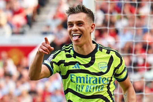 Đánh bại Man Utd, Arsenal lấy lại ngôi đầu Ngoại hạng Anh
