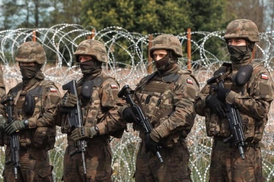 Ba Lan tăng cường an ninh biên giới với Belarus và Nga