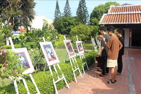 Triển lãm ảnh "Cuộc sống đời thường của Bác Hồ"