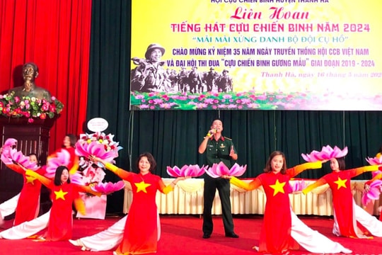 Thanh Hà liên hoan tiếng hát cựu chiến binh