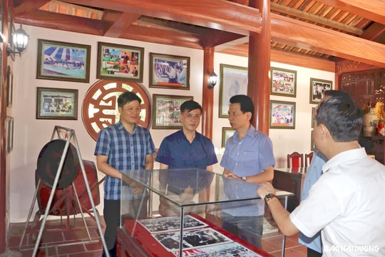 Nam Sách dâng hương, dâng hoa kỷ niệm 134 năm ngày sinh Chủ tịch Hồ Chí Minh