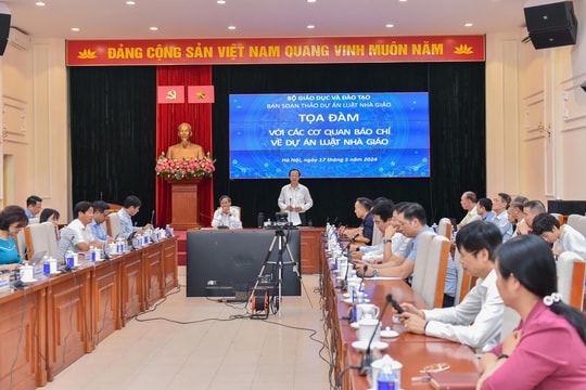Lương giáo viên, chứng chỉ hành nghề được đặt ra trong dự thảo Luật Nhà giáo