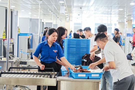 Nỗ lực tìm giải pháp hạ nhiệt giá vé máy bay