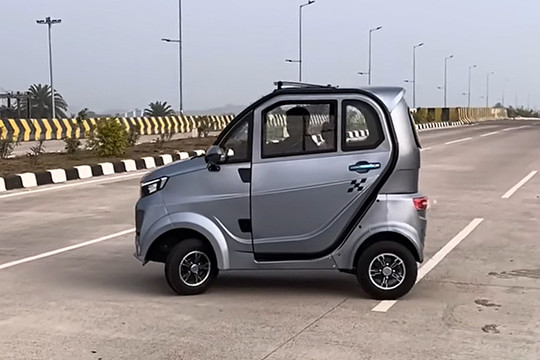 Ô tô điện mini 3 chỗ giá từ 1.100 USD