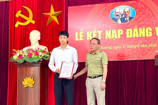 Tay vợt Đoàn Bá Tuấn Anh được kết nạp Đảng