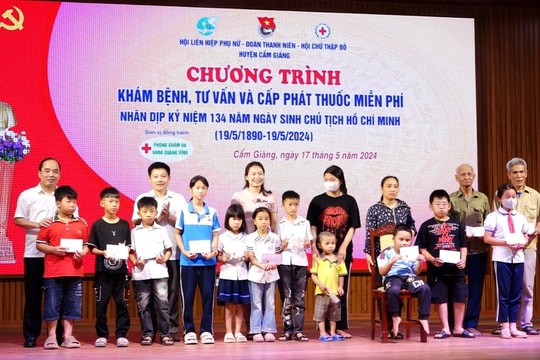 Cẩm Giàng khám, tư vấn sức khỏe và phát thuốc miễn phí cho 100 người khó khăn