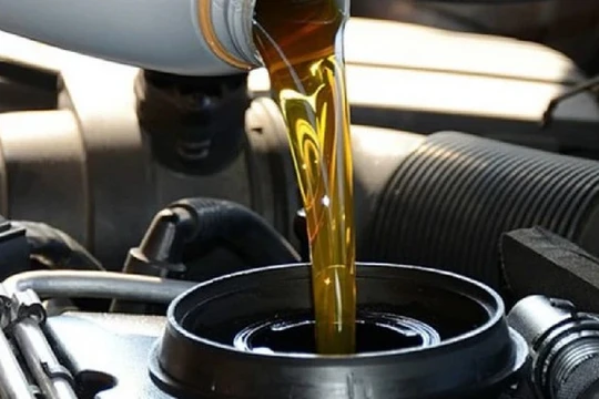 Có bắt buộc dùng dầu nhớt của hãng?