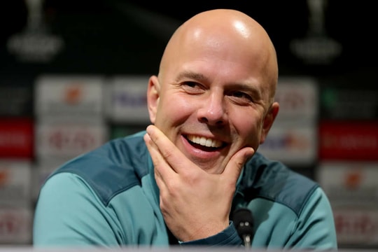Huấn luyện viên Slot xác nhận dẫn Liverpool thay Klopp