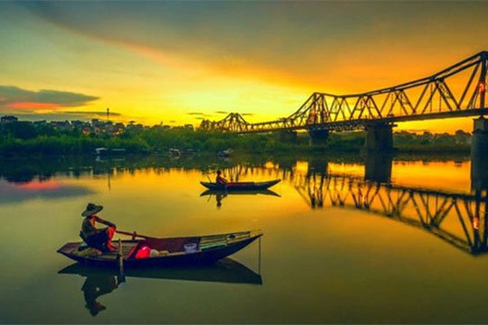 Trên cây cầu cũ